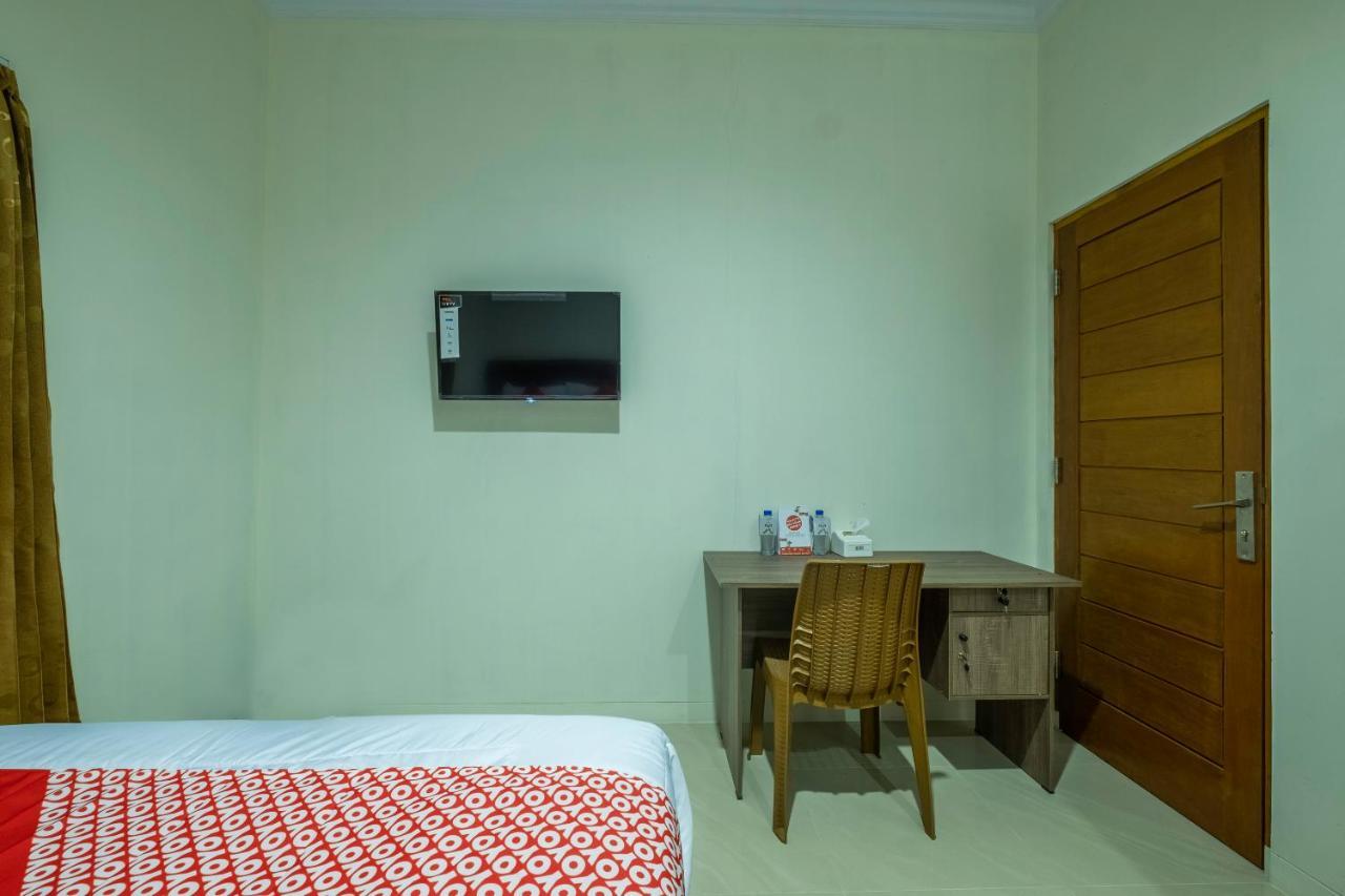 โอโย 2259 ซลีปปี เคเอส ตูบุน Hotel จิเรบอน ภายนอก รูปภาพ
