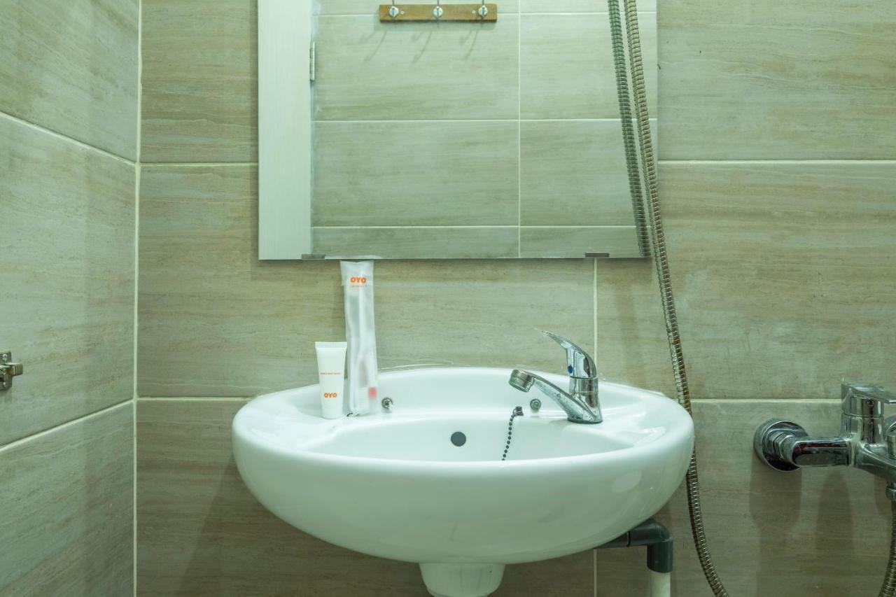 โอโย 2259 ซลีปปี เคเอส ตูบุน Hotel จิเรบอน ภายนอก รูปภาพ